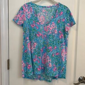 Lilly Pulitzer Etta V Neck Tshirt, Amalfi Blue Best Fishes Size Small